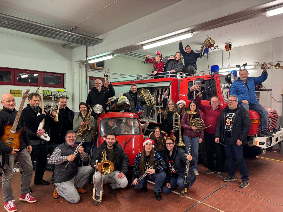 "Polizeimusik Stuttgart" spielt zugunsten der Jugendfeuerwehr - Ein „Dankeschön“ an die Freiwillige Feuerwehr Stuttgart-Mühlhausen